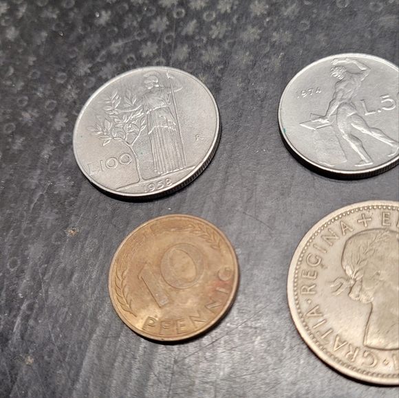 Set of six collectable coins - Picture 3 of 6